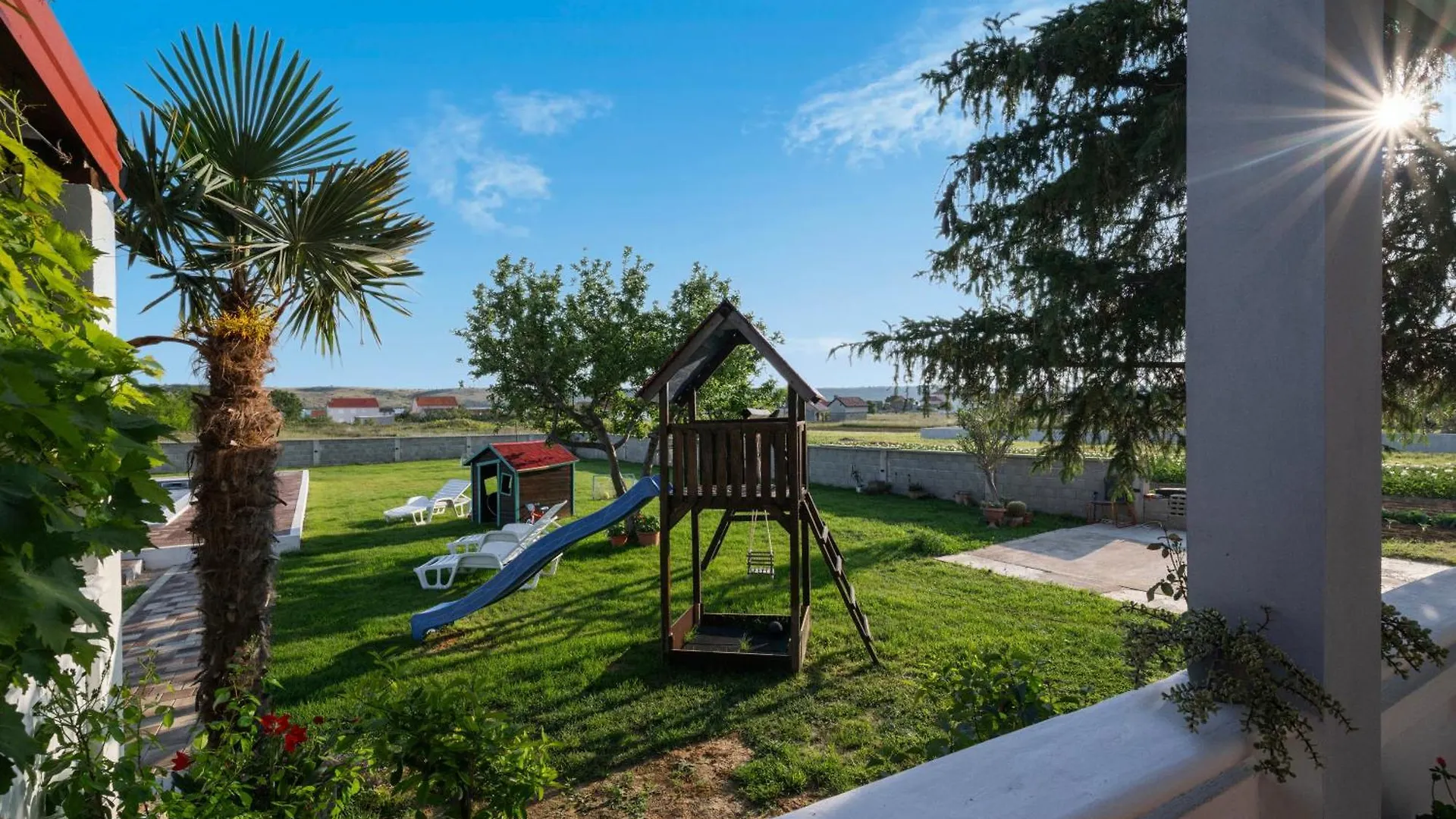 فيلا House Rose With Garden And Pool Ljubač بيت للعطل