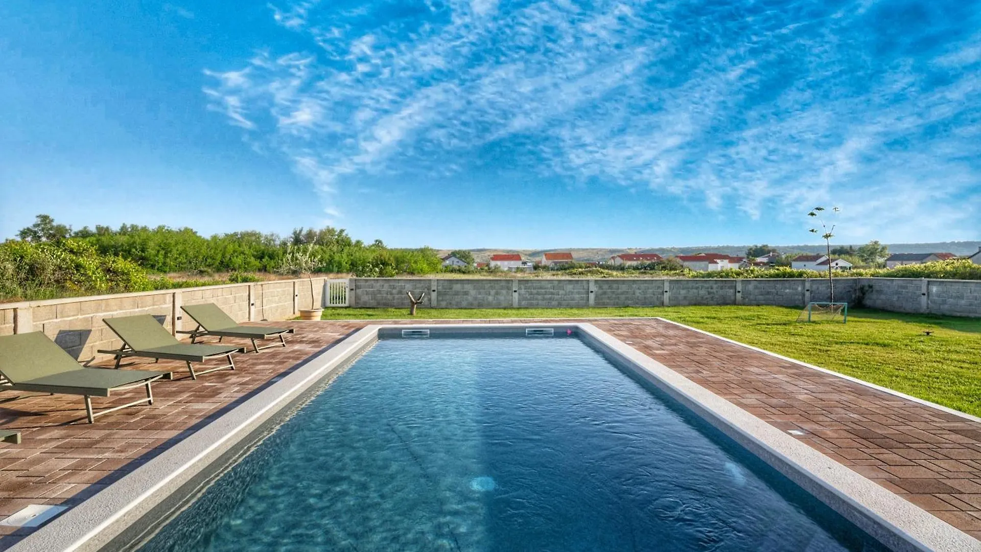 فيلا House Rose With Garden And Pool Ljubač