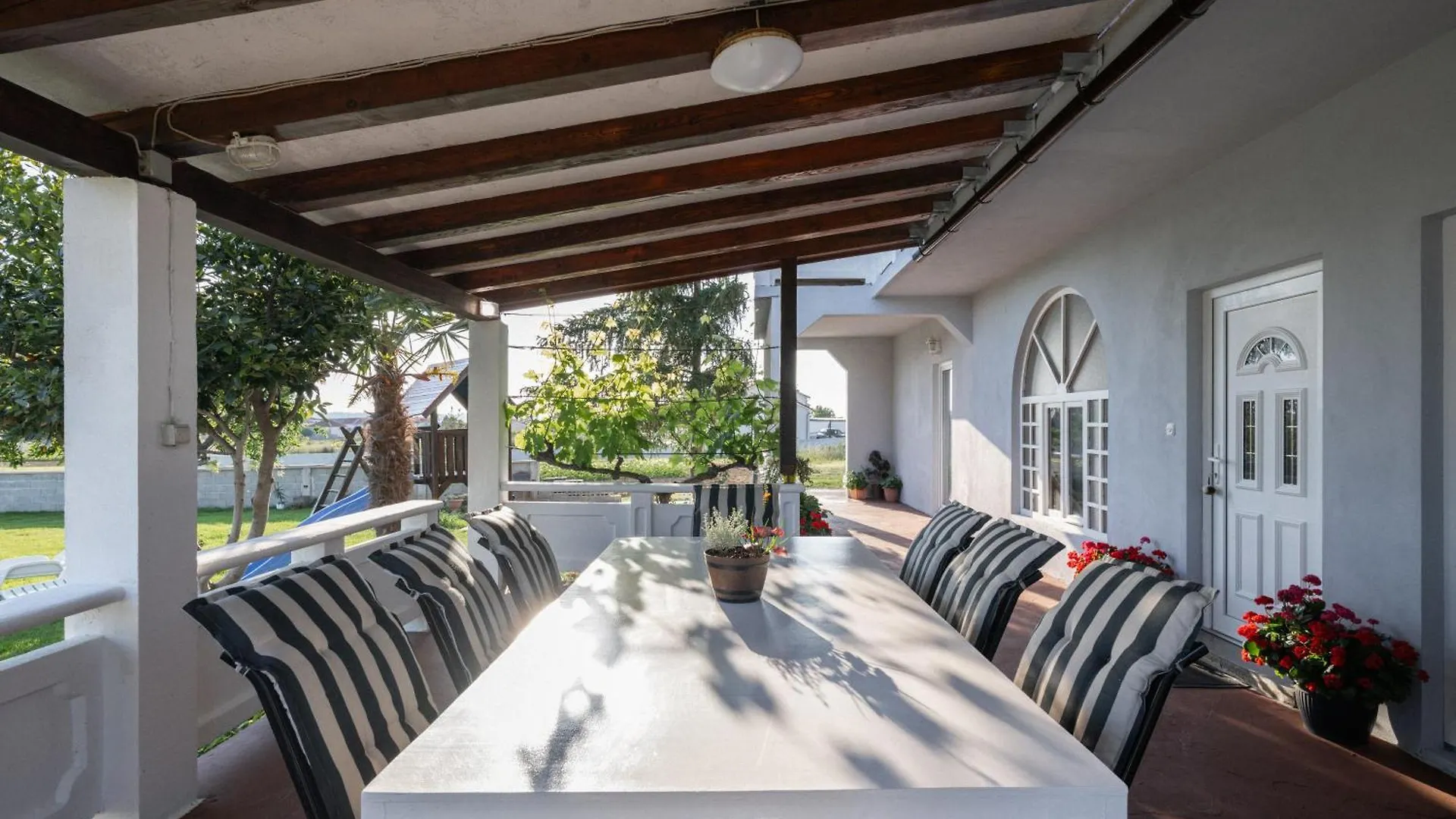 فيلا House Rose With Garden And Pool Ljubač